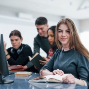 Terceirização de recepção e atendimento para faculdades particulares: desafios e benefícios